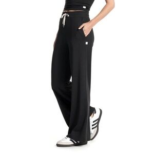 Vuori Halo Essentials Wideleg Pants- Black, Size Small